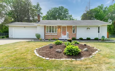 16124 Eskes St, Lansing, MI 48906