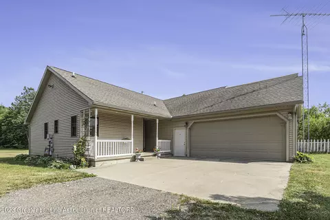 2650 Kelly Rd, Leslie, MI 49251