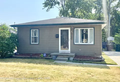3721 Parkway Dr, Lansing, MI 48910