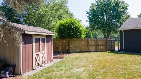 4070 Driftwood Dr, Dewitt, MI 48820 photo 29