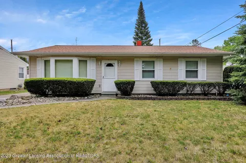 1317 N Briarfield Dr, Lansing, MI 48910