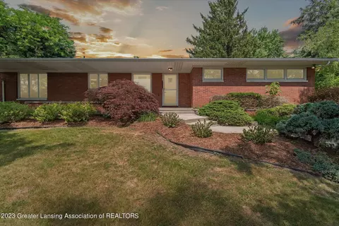 4690 Huron Hill Dr, Okemos, MI 48864