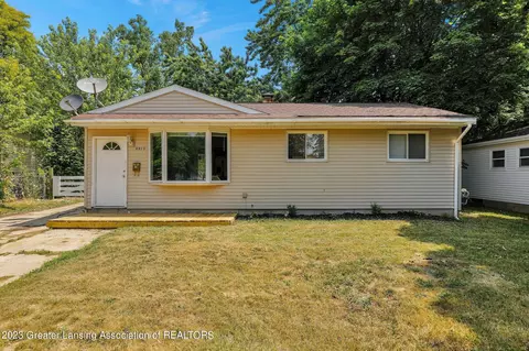 3913 Brighton Dr, Lansing, MI 48911