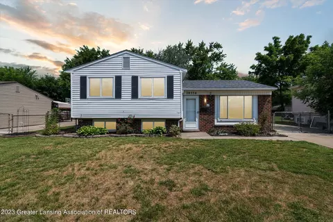 28554 Forestdale St, Romulus, MI 48174