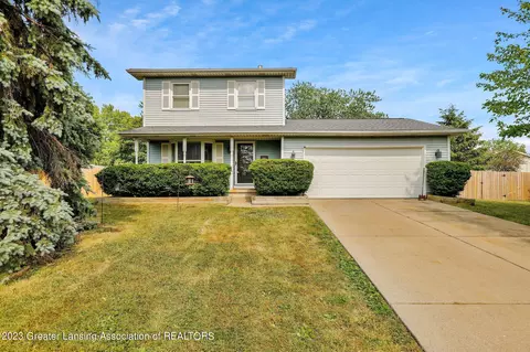 819 Flagstone Dr, Lansing, MI 48917