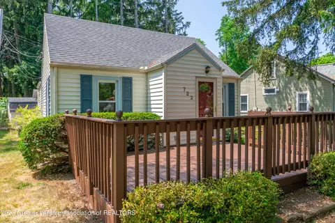 722 Hunter Blvd, Lansing, MI 48910 photo 2