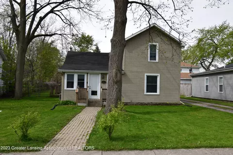 321 W Washington St, Grand Ledge, MI 48837