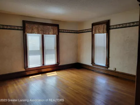 209 E Walker St, Saint Johns, MI 48879 photo 9