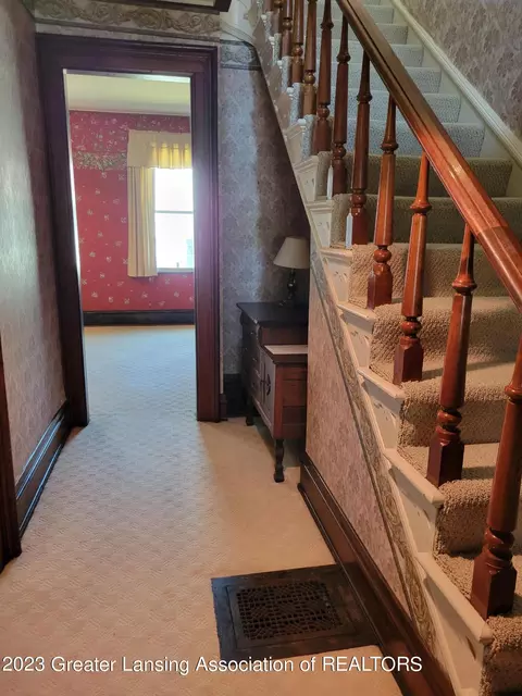 209 E Walker St, Saint Johns, MI 48879 photo 6