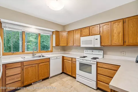 12272 Pine Ridge Dr, Perry, MI 48872 photo 14