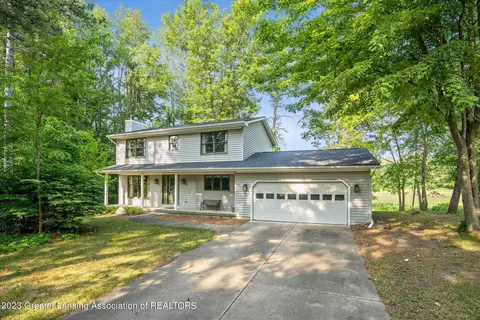 12272 Pine Ridge Dr, Perry, MI 48872