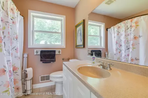 Bath - 5101 Curtice Rd, Mason, MI 48854 photo 4 of 5