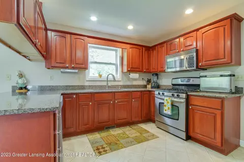 Kitchen - 5101 Curtice Rd, Mason, MI 48854 photo 3 of 6