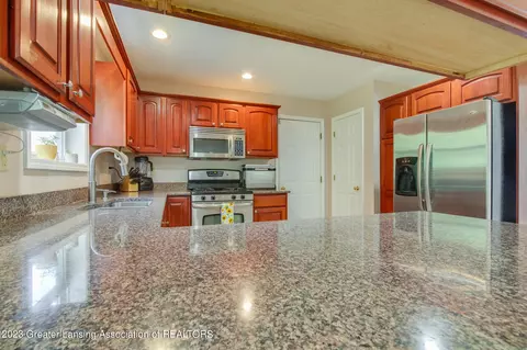 Kitchen - 5101 Curtice Rd, Mason, MI 48854 photo 4 of 6