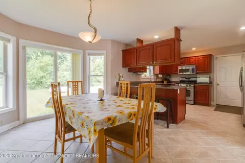 Kitchen - 5101 Curtice Rd, Mason, MI 48854 photo 5 of 6
