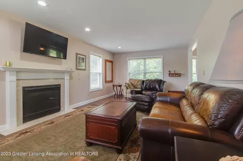 Living - 5101 Curtice Rd, Mason, MI 48854 photo 4 of 6