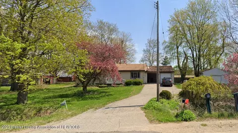 8572 N Benton Rd, Grand Ledge, MI 48837