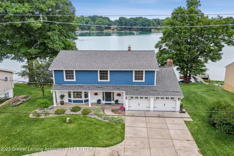 905 W Geneva Dr, Dewitt, MI 48820