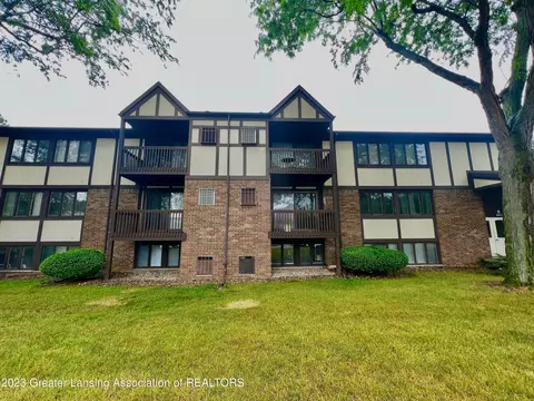 6165 Innkeepers Ct #79, East Lansing, MI 48823