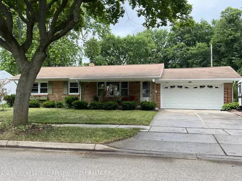 3300 Glasgow Dr, Lansing, MI 48911