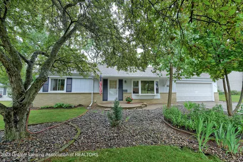 944 Southfield Dr, Williamston, MI 48895