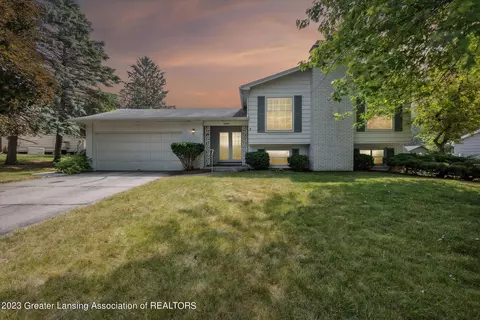 4548 Keweenaw Dr, Okemos, MI 48864