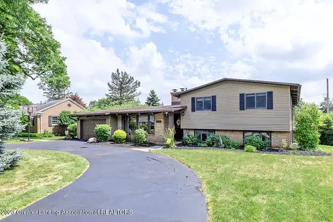 1630 Walnut Heights Dr, East Lansing, MI 48823
