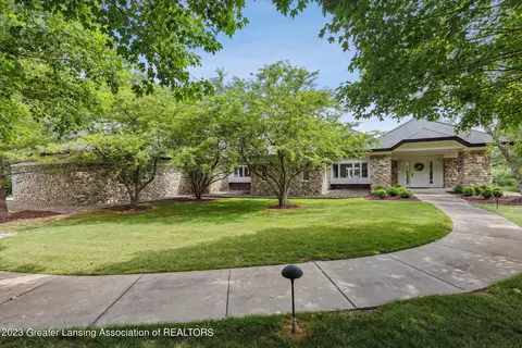 40 Monarch Ln, Okemos, MI 48864