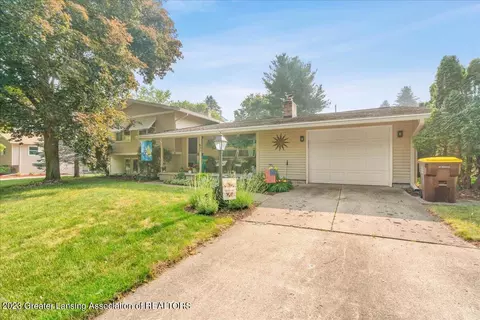 607 Devon Dr, Eaton Rapids, MI 48827 photo 4