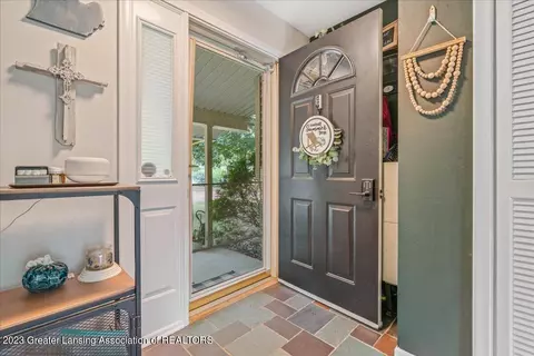 607 Devon Dr, Eaton Rapids, MI 48827 photo 7