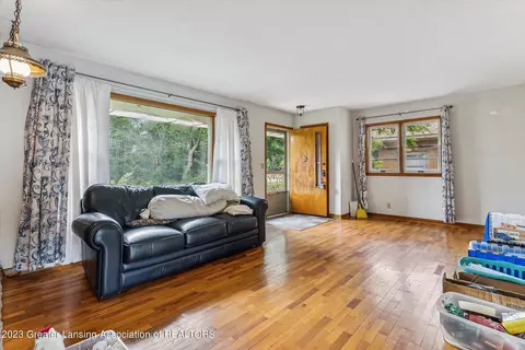 514 Leland Pl, Lansing, MI 48917 photo 8