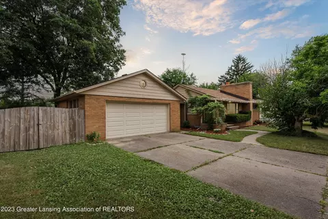 514 Leland Pl, Lansing, MI 48917 photo 3