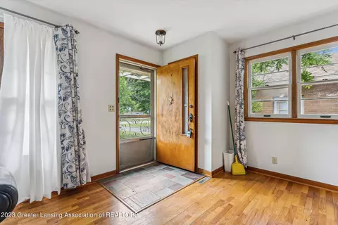 514 Leland Pl, Lansing, MI 48917 photo 5