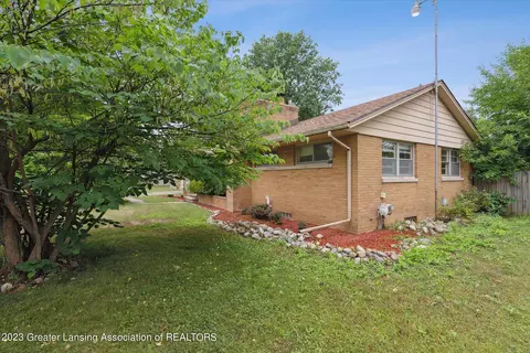 514 Leland Pl, Lansing, MI 48917 photo 2