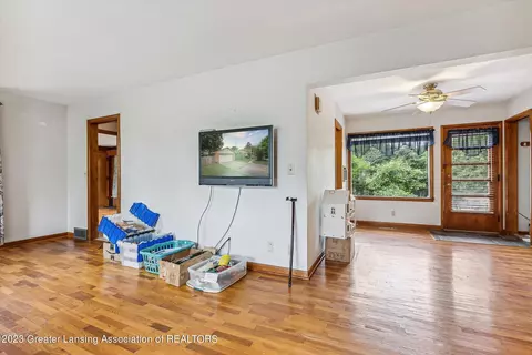 514 Leland Pl, Lansing, MI 48917 photo 10
