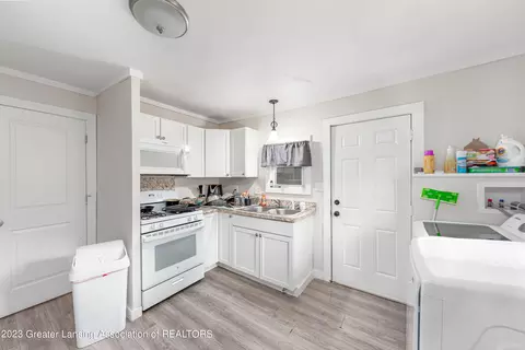 608 Brook St, Lansing, MI 48906 photo 4