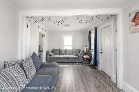 608 Brook St, Lansing, MI 48906 photo 2