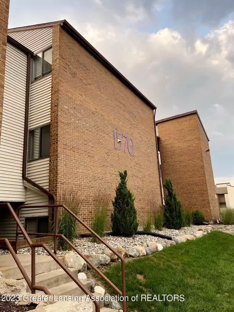 1570 W Pond Dr #14, Okemos, MI 48864