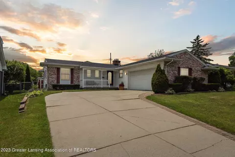 3503 Oakcliff Ln, Lansing, MI 48917