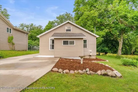 3528 Aurelius Rd, Lansing, MI 48910