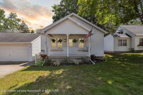 423 Franklin St, Grand Ledge, MI 48837