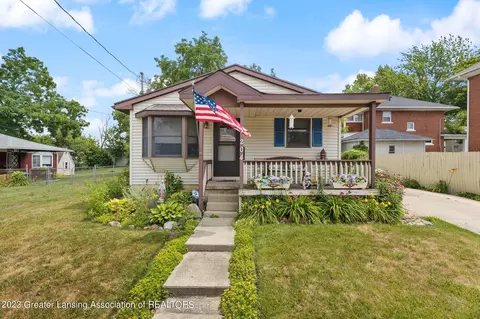 204 N Ottawa St, Saint Johns, MI 48879