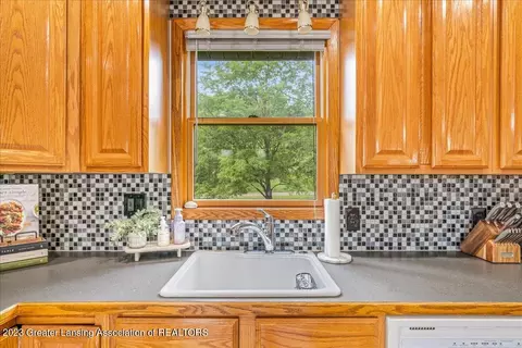 6776 Howe Rd, Bath, MI 48808 photo 15