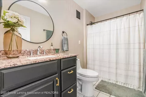 6776 Howe Rd, Bath, MI 48808 photo 12