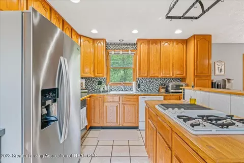 6776 Howe Rd, Bath, MI 48808 photo 14