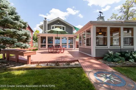 9344 Oakdale Dr, Laingsburg, MI 48848