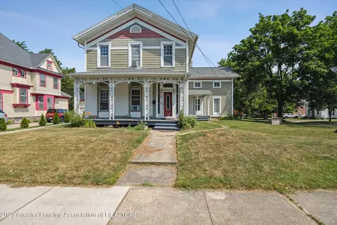 307 E Walker St, Saint Johns, MI 48879 photo 2