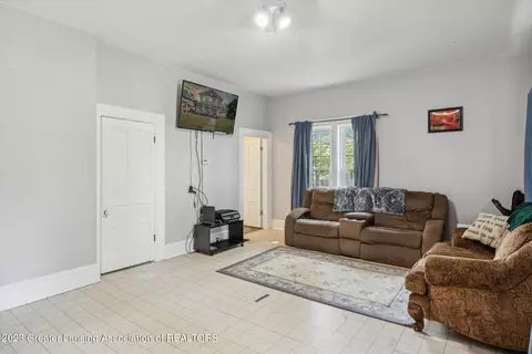 307 E Walker St, Saint Johns, MI 48879 photo 9