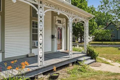 307 E Walker St, Saint Johns, MI 48879 photo 3