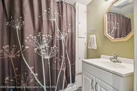 307 E Walker St, Saint Johns, MI 48879 photo 24